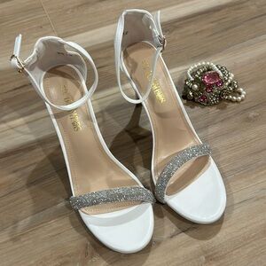 NWOT Dream Pairs sparkle heels